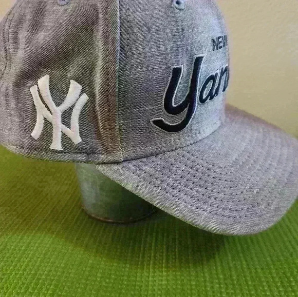 Nike New York Yankee snap back baseball hat cap. Gently used - Picture 4 of 9